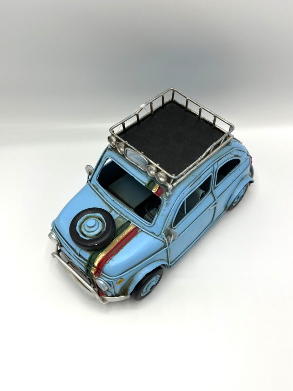 Blikken blauwe Fiat 500 L